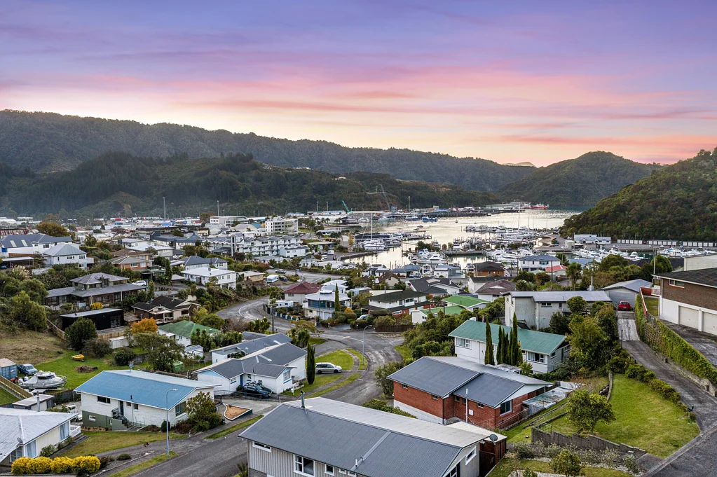 Picton 4房  Harbour Views & Elevated Living