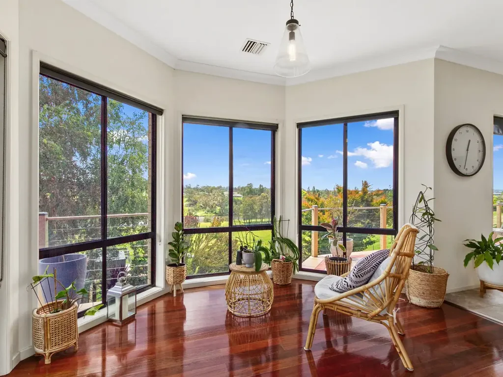 Swan Reach 4房  River Views, Modern Comfort & Exceptional Location