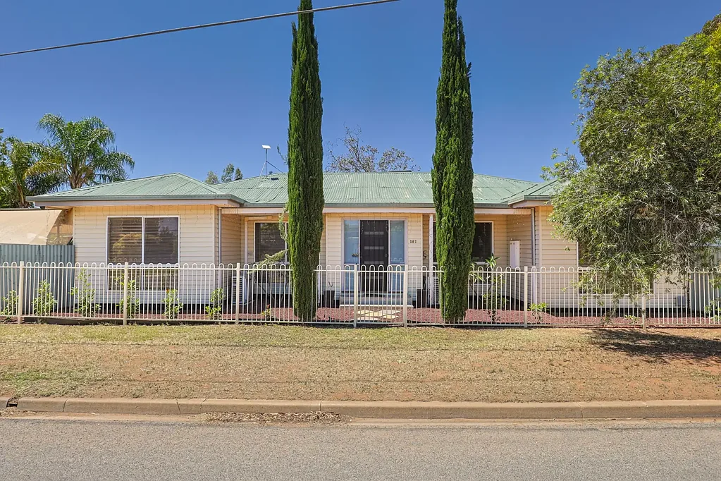 Mildura 4房  Spacious family home with pool & genuine side access