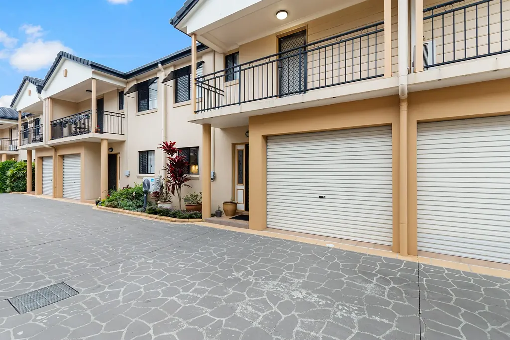 Redcliffe 3房 Redcliffe 中心地带的滨海便利生活 Coastal Convenience in the Heart of Redcliffe