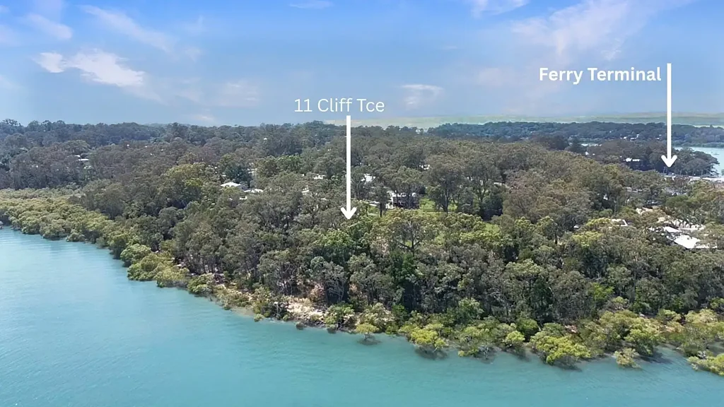 Macleay Island 滨水1200m2地块 临街面宽20.1m 壮丽水景 海风拂面 步行生活便利 稀有机会 紧俏区域 Rare Waterfront Opportunity - 1200m2 with Sweeping Views! Island living at its finest!