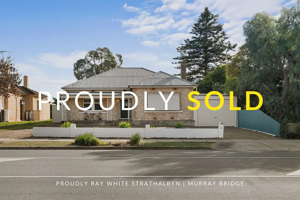 Murray Bridge 3 Bedroom Mid-Century Charm, Modern Comfort