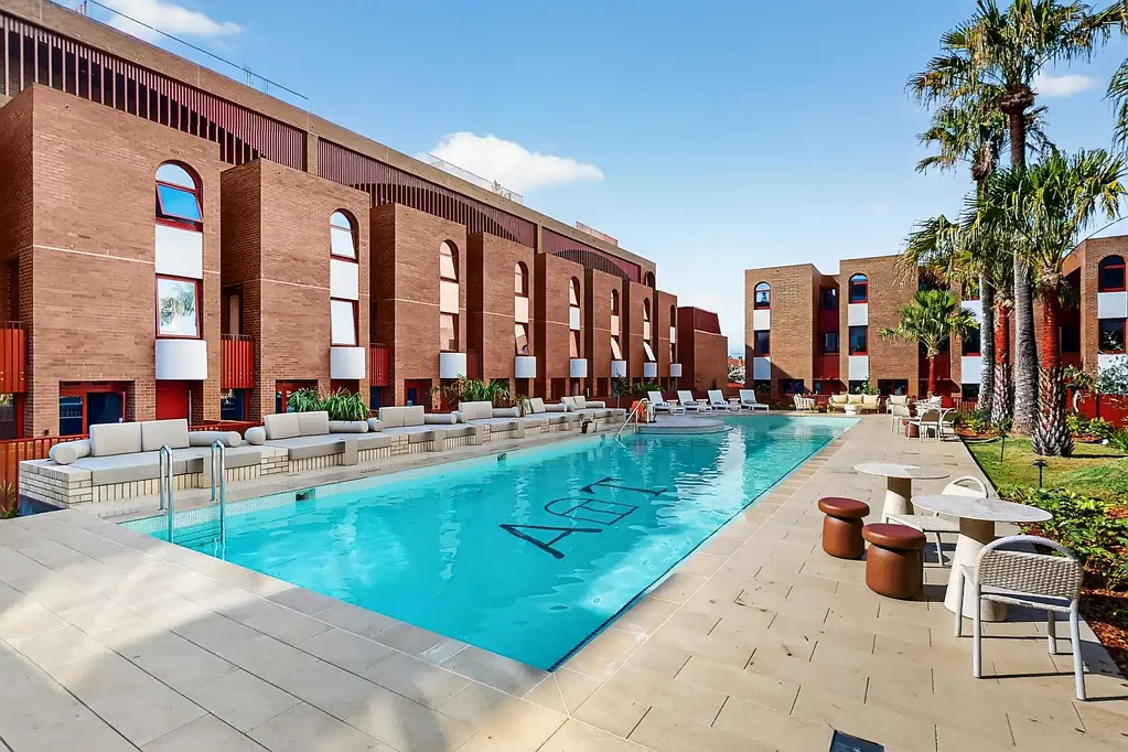 Near New Split Level One Bedroom Terrace + Oversized Study With Private Courtyard And Pool/Gym