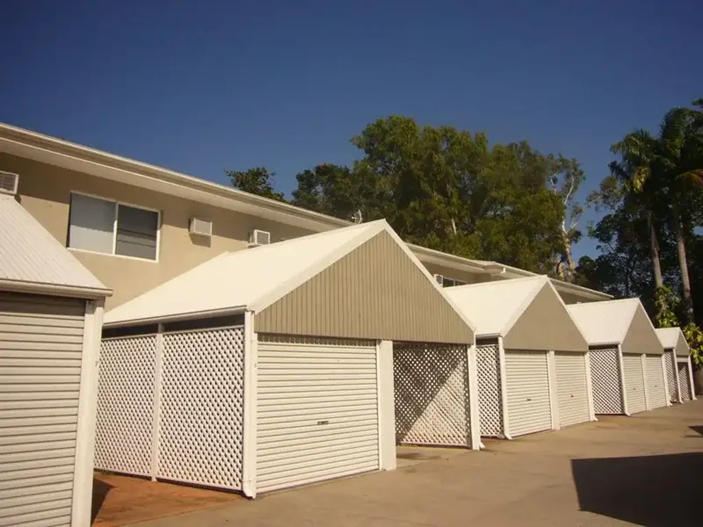 Tidy 2-Bedroom Townhouse in Yorkeys Knob!