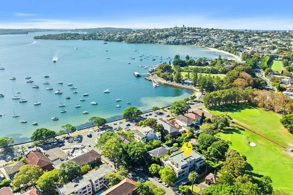 Rose Bay 3房 电梯直达 精品公寓 226平米阳光空间 宽敞客厅 独立餐厅 家庭厨房 全宽阳台 三卧三卫 私人浴室 高天木地板 House-Sized Luxury Lifestyle Apartment offers approx 226sqm One Level Living only Footsteps to Parks, Golf Courses + Waterfront