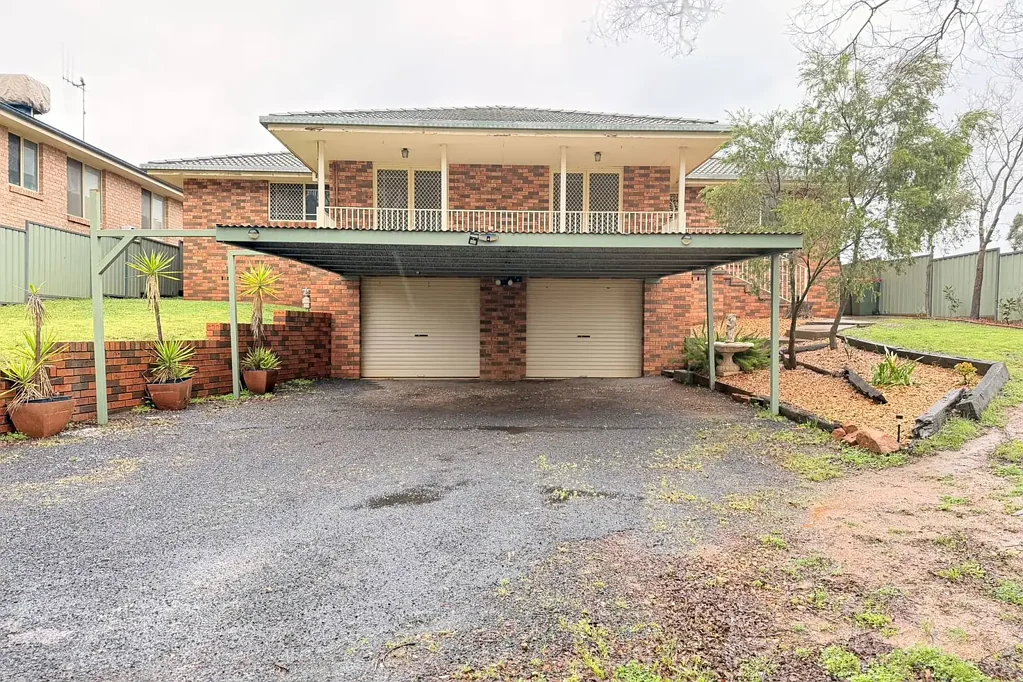 SPACIOUS 3 BEDROOM HOME