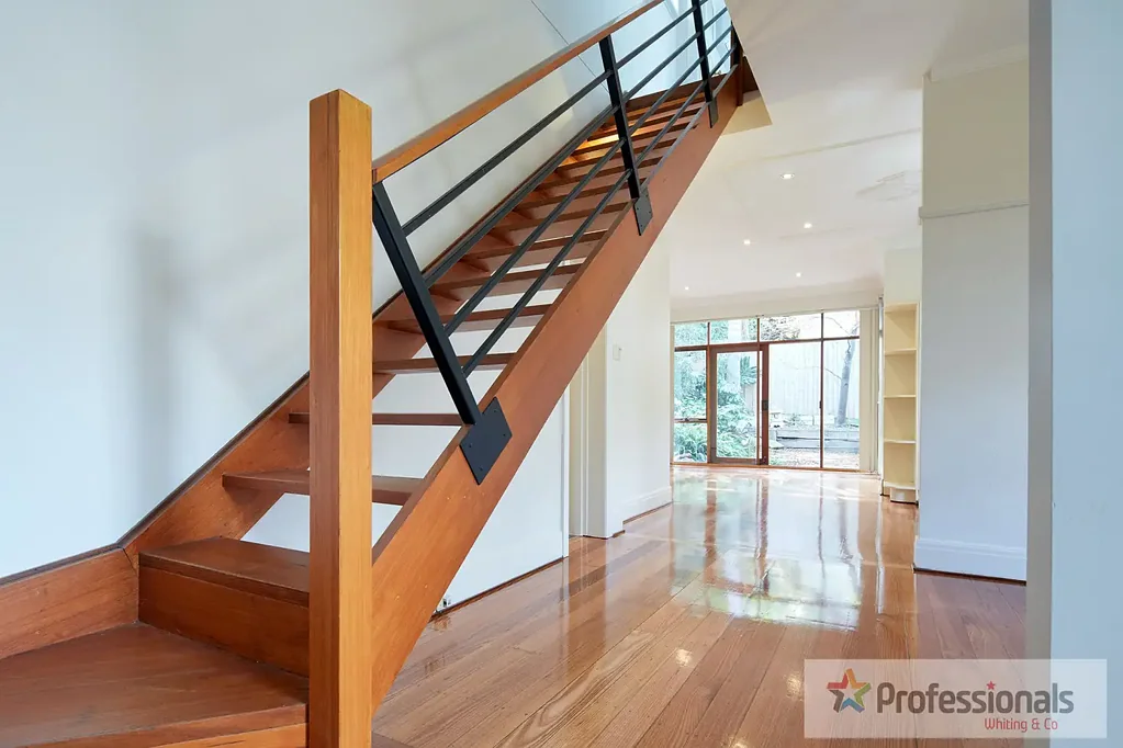 1930’s HOME IN TRANQUIL SURROUNDS