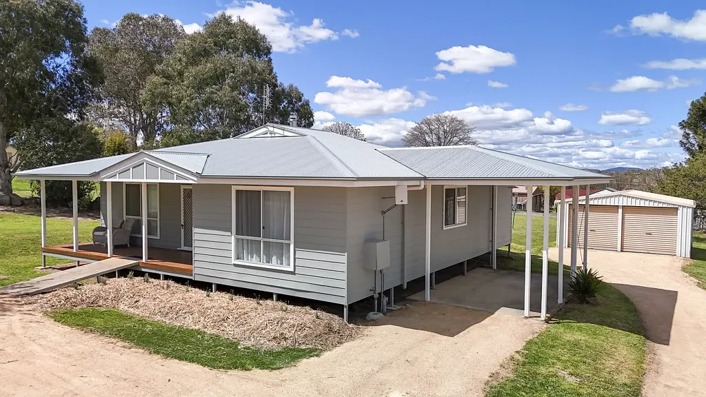 Tenterfield 3房  Lifestyle Meets Investment - Spacious 3-Bedroom Home on 3,382sqm in Tenterfield