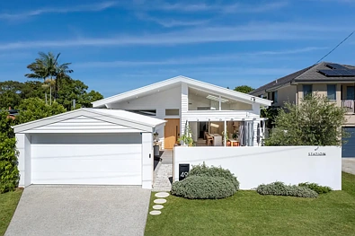 Currumbin Waters 4房  Contemporary Coastal Luxury with Exceptional Family Appeal