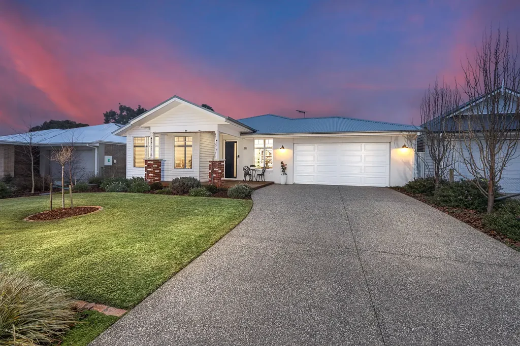 Riddells Creek 4房  Country Cottage Charm with Space for the Whole Family
