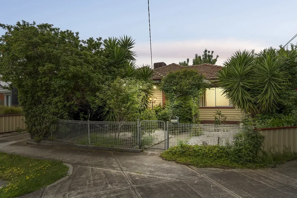 Ardeer 3Zimmer Charm, Calm And A Bungalow Bonus