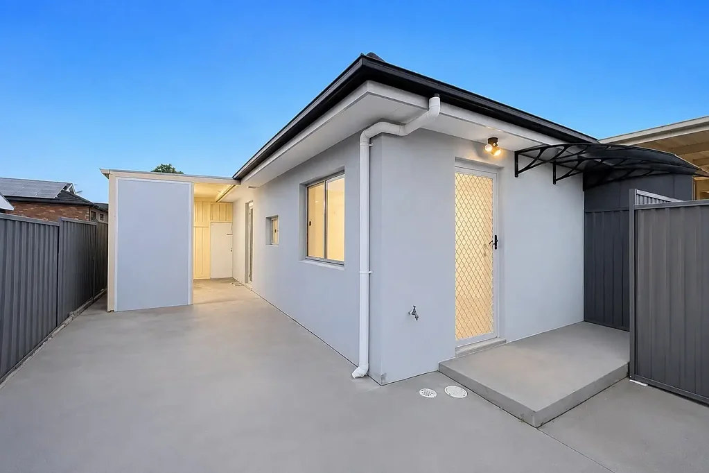 Modern 2-Bedroom Granny Flat | Gas, Water & Internet Included