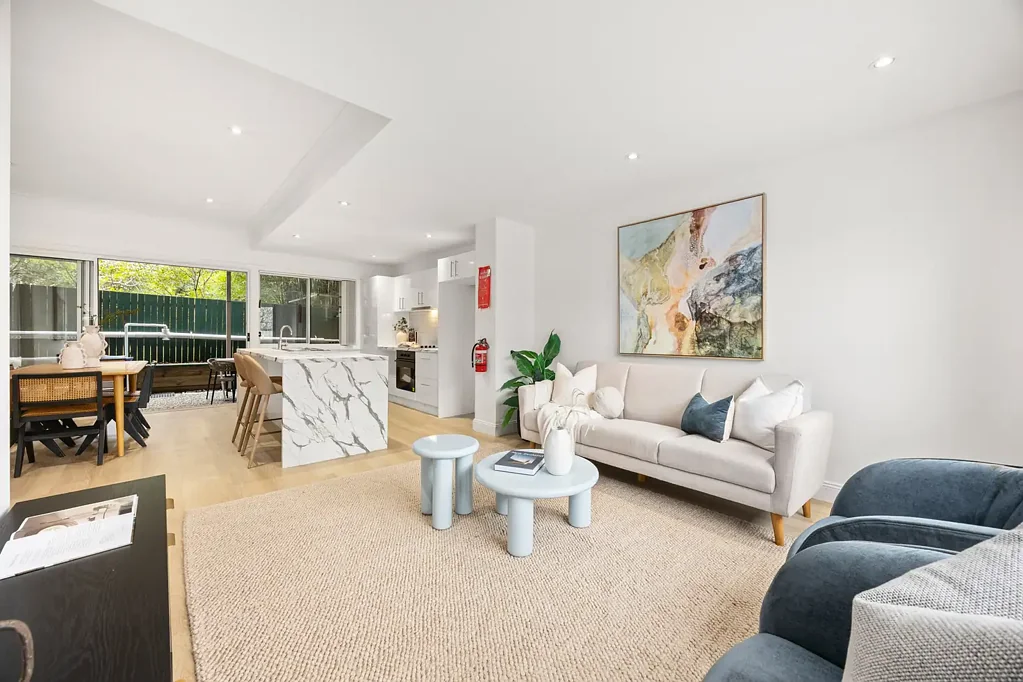 Freshy Renovated Large Spacious Townhouse