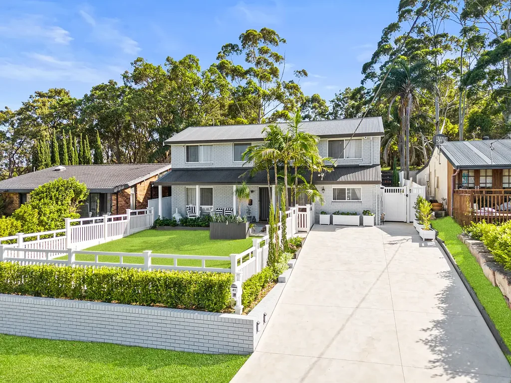Bateau Bay 4ਬੈੱਡਰੂਮ Hamptons Elegance Meets Modern Luxury: A Home Like No Other