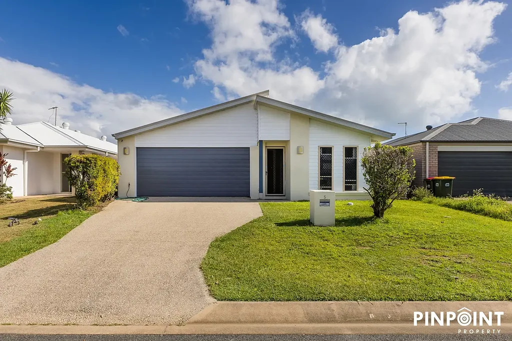Modern 4-Bedroom Home Just Minutes from Bucasia Beach
