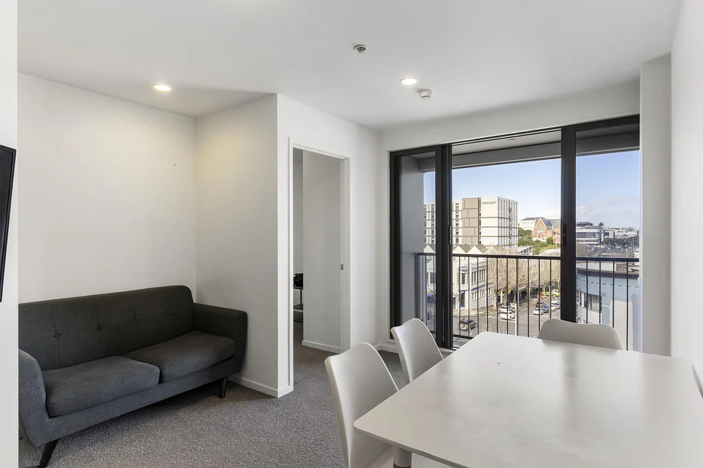 Furnished 3 bed apartment on Queen St - CBD Living