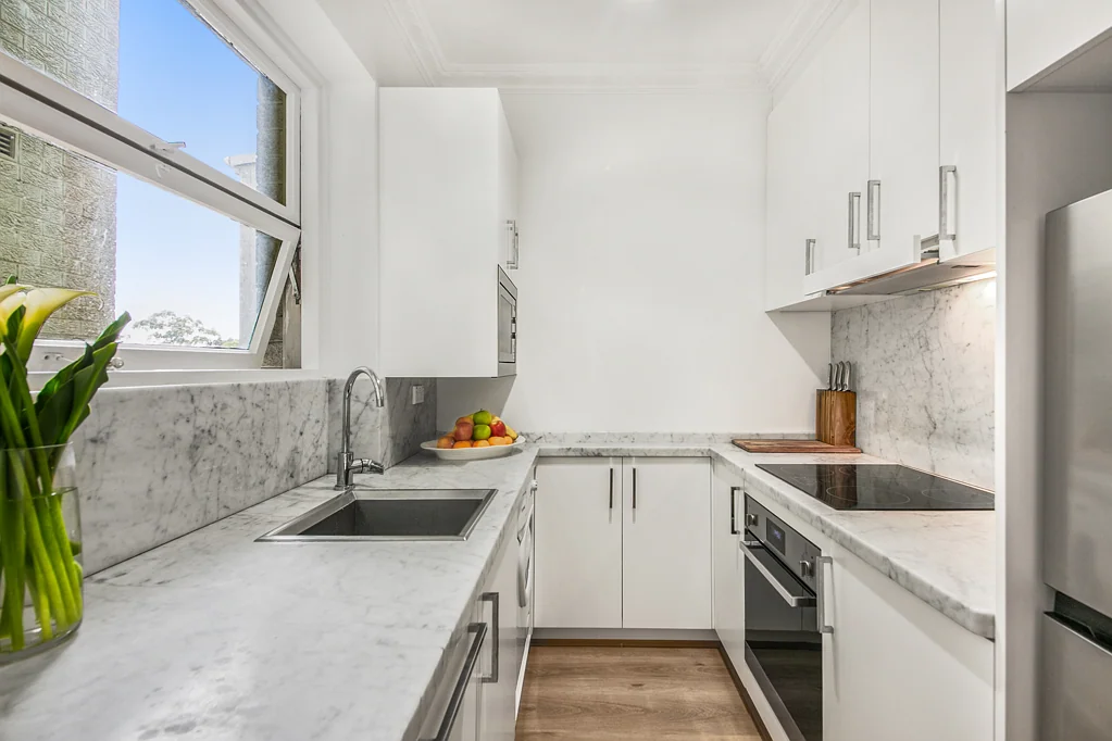 Immaculately Apartment in Ultra Desirable Locale