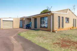 1&2/4 McQuade Court, Kearneys Spring