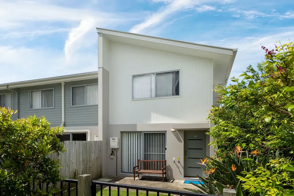 Pimpama 3 Bedroom Stylish Townhouse in Pimpama – Ideal Investment or First Home!
