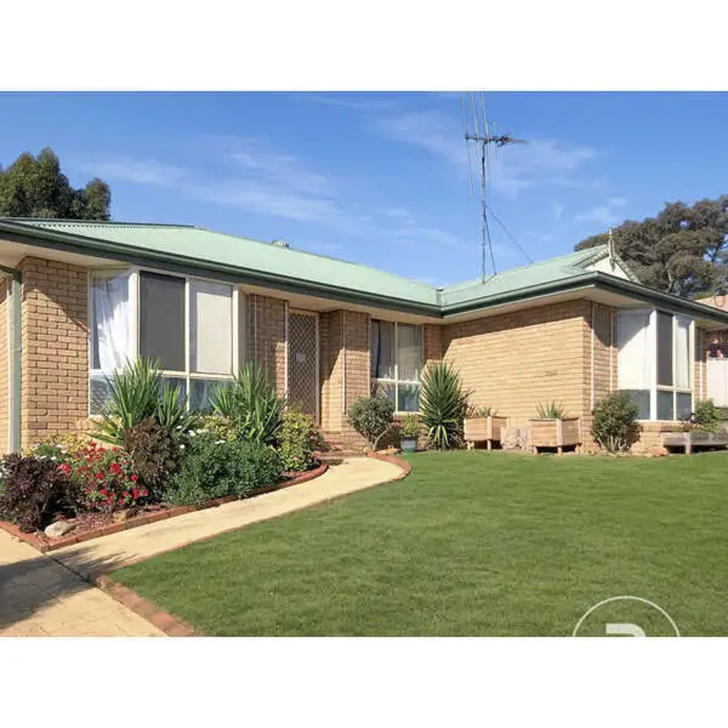 3 Bedroom in Popular Flora Hill