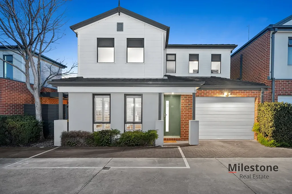 22/17 Golden Elm Way, Lyndhurst, VIC 3975