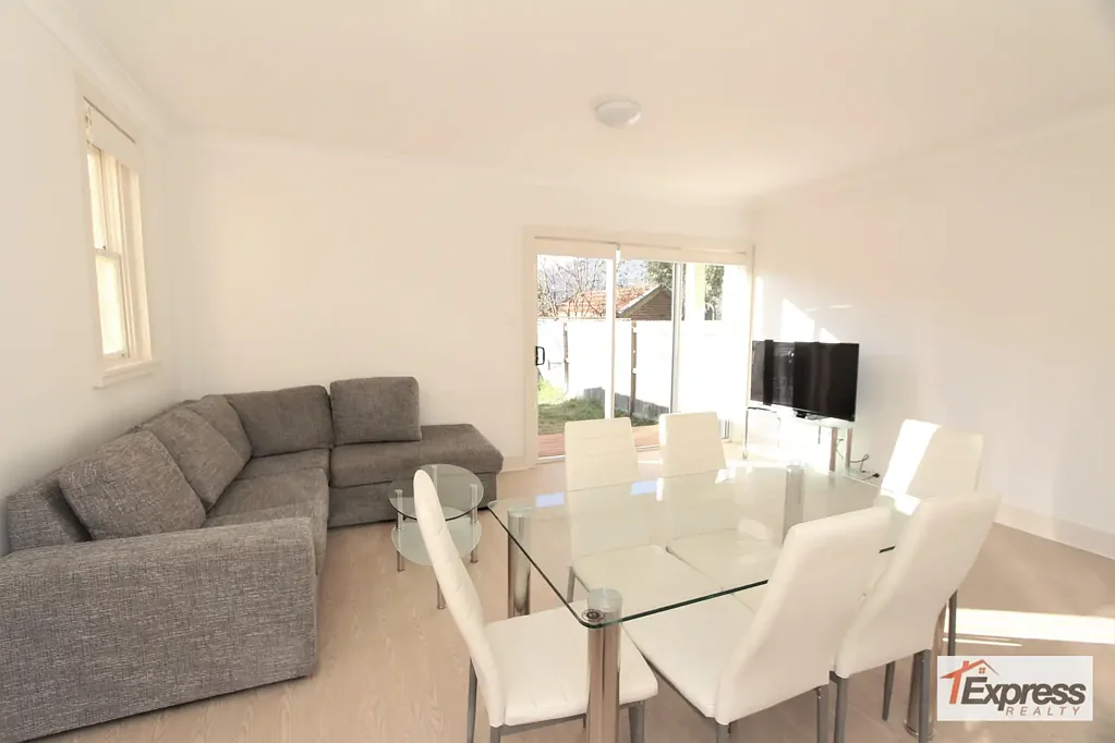 FULLY FURNISHED SPACIOUS 4 BEDROOM APARTMENT WITH PRIVATE GARDEN