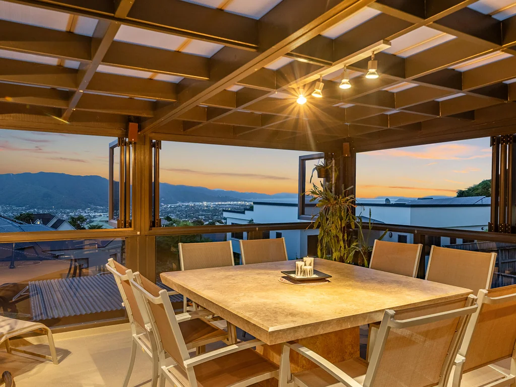 Belmont 4房  Grand Living with Valley Views