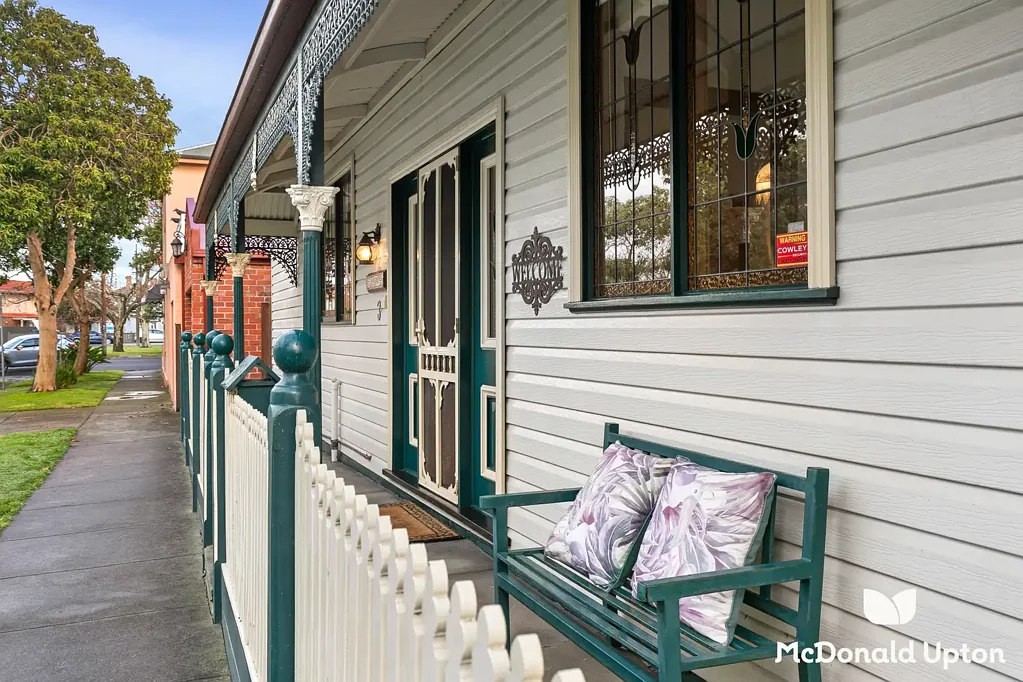 Moonee Ponds 2房 转角小屋 顶级地段 自然光线 两卧WIR 中央起居 现代厨餐 分体冷暖 私人庭院 锁车库 工作室休闲 咖啡便利 学校云集 Charming Cottage close to Queens park