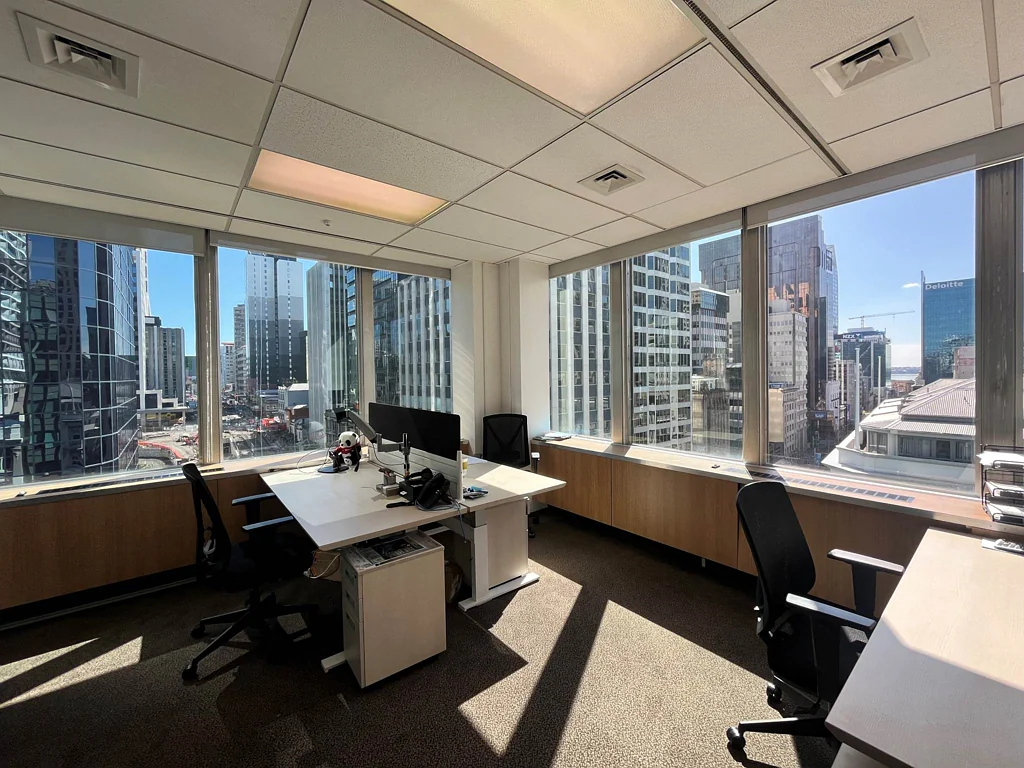 Auckland Central TIDY SUBLEASE AVAILABLE ON QUEEN STREET