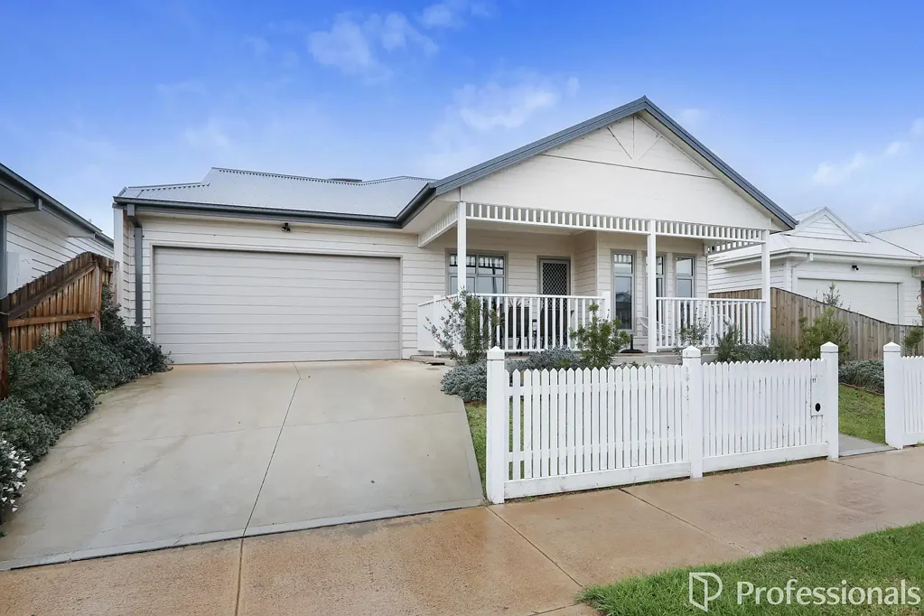 Eynesbury 4房 绿树成荫街道 Weatherboard风格魅力 石制台面厨房 开放式起居区 全屋地暖空调 双车位车库 社区步行小径 Timeless Charm, Modern Luxury & The Eynesbury Lifestyle You've Been Dreaming Of