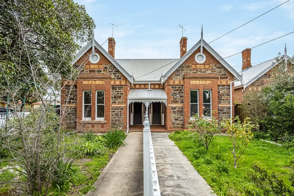 Beulah Park 4 Bedroom Think twice; a bluestone classic with two ways to live and Norwood at its feet…