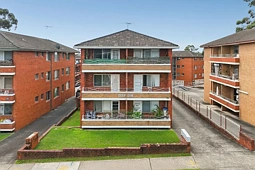 4/13 Thurlow Street, Riverwood