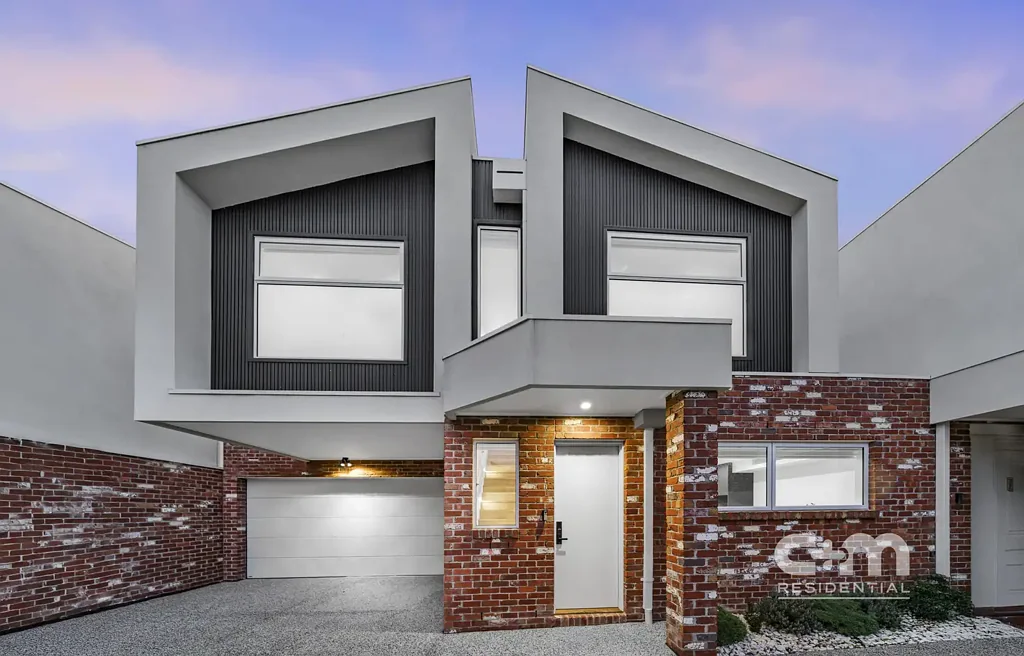 2/18 Magnolia Street, Oak Park, VIC 3046
