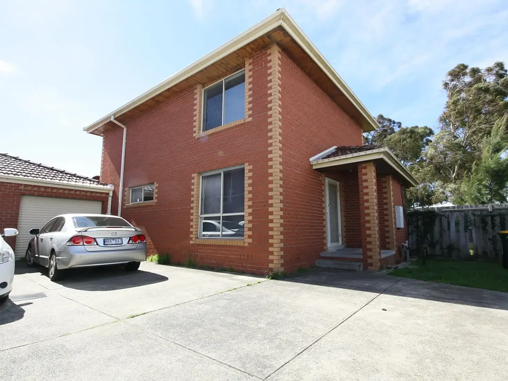 3 Bedroom Townhouse in heart of Springvale