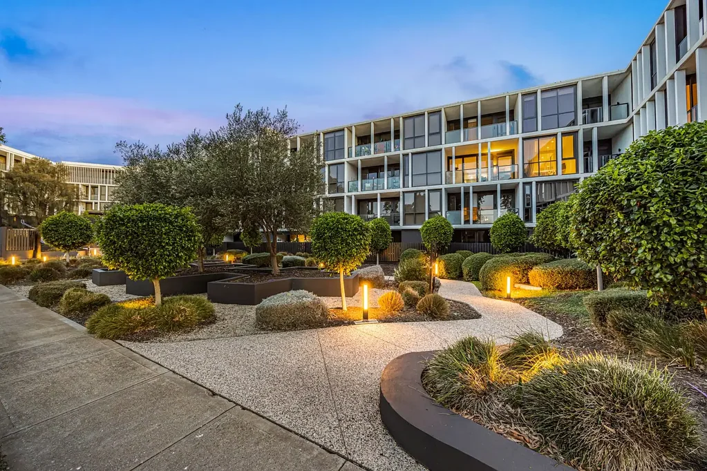 Werribee South 2 Slaapkamer LISTED AS: Waterfront Living in Wyndham Harbour - Perfect for Downsizers, Retirees or Investors!