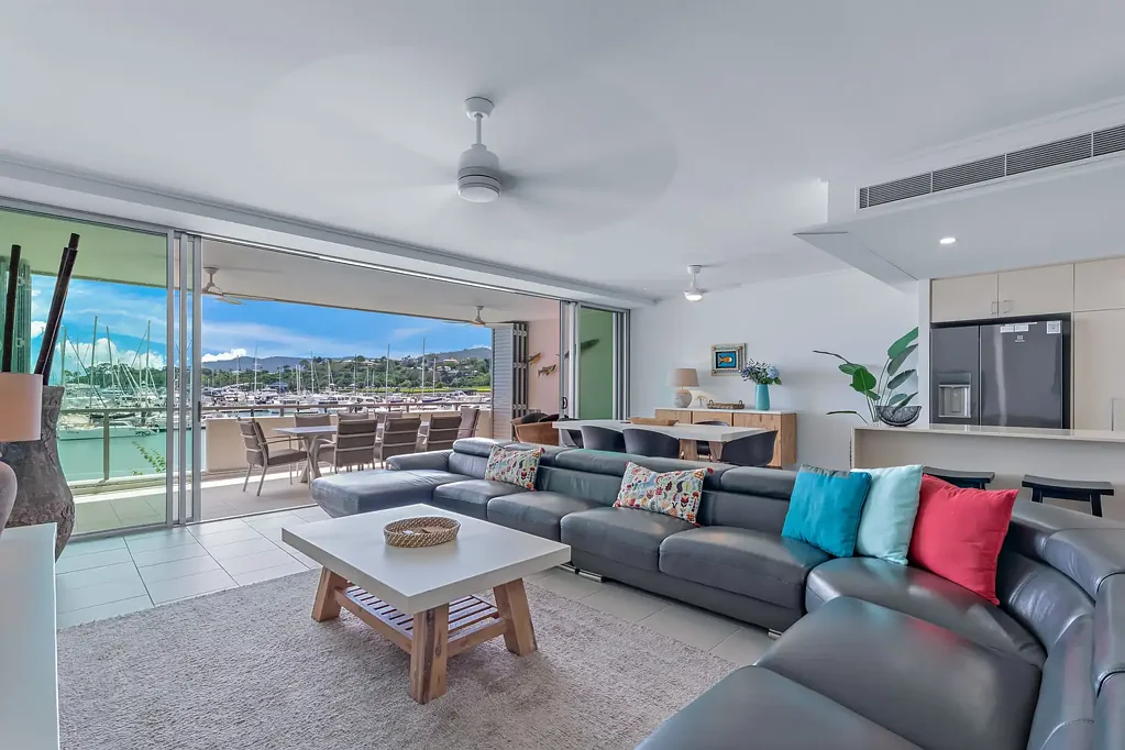 FOR RENT – Luxury Waterfront Living
