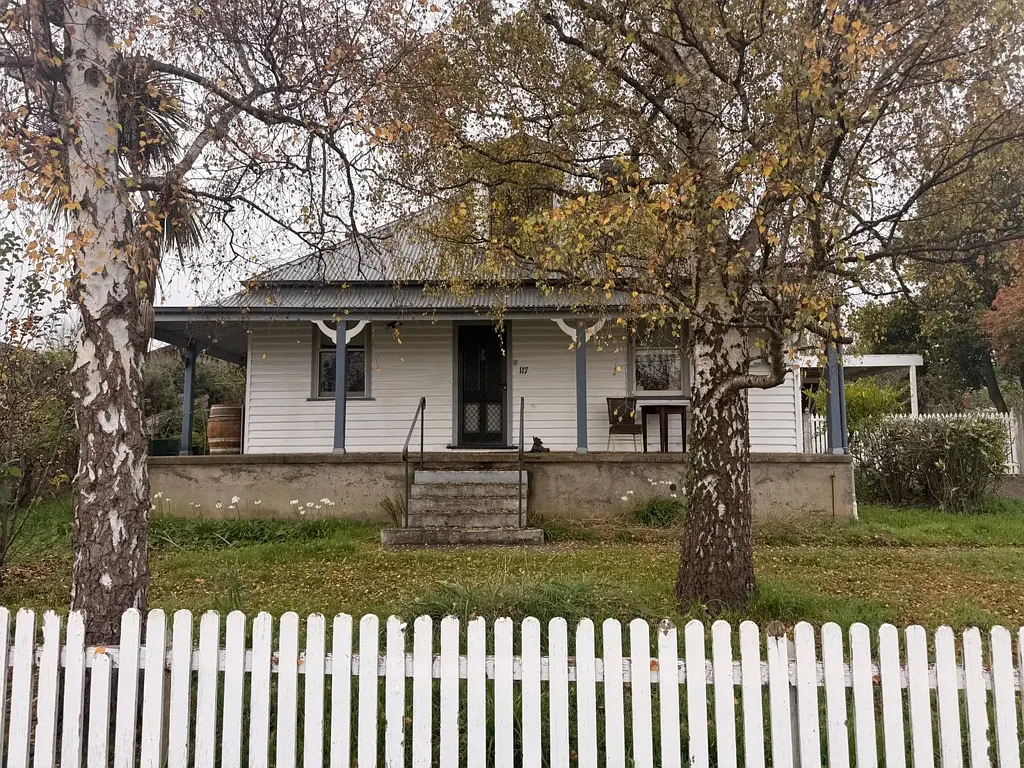 Deloraine 3房  Spacious Three-Bedroom Family Home with Solar Efficiency