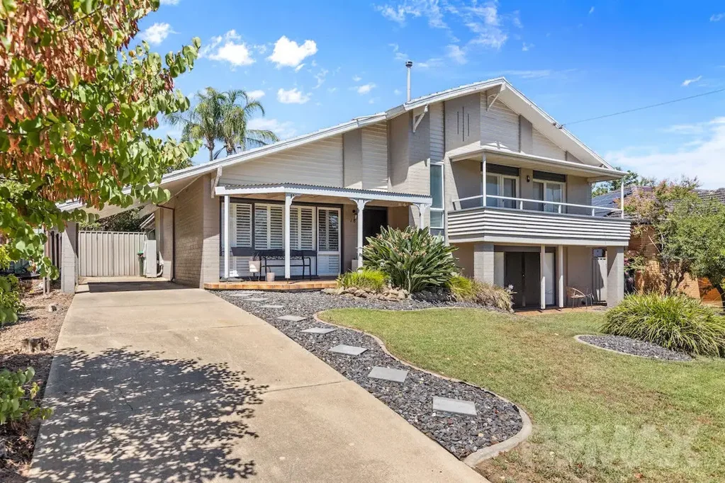 18 White Avenue, Kooringal, NSW 2650