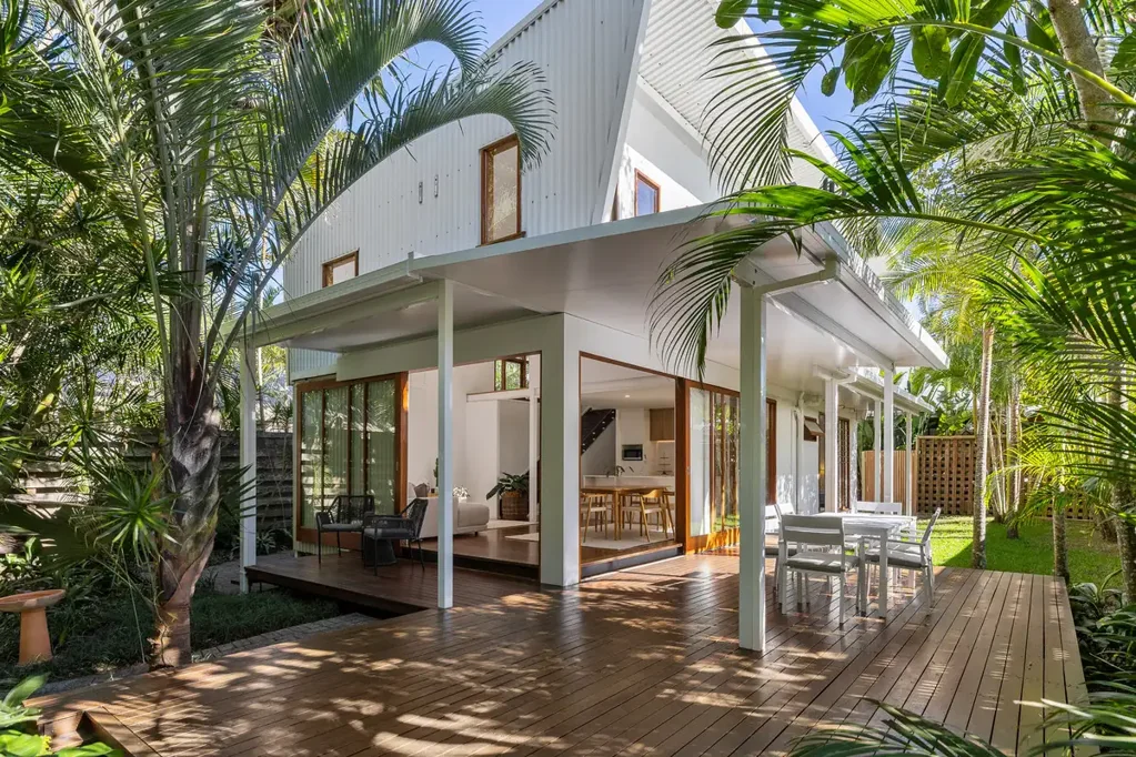 Suffolk Park 3બેડરૂમ Stylish Beachfront Living - A Newly Renovated, Private Residence