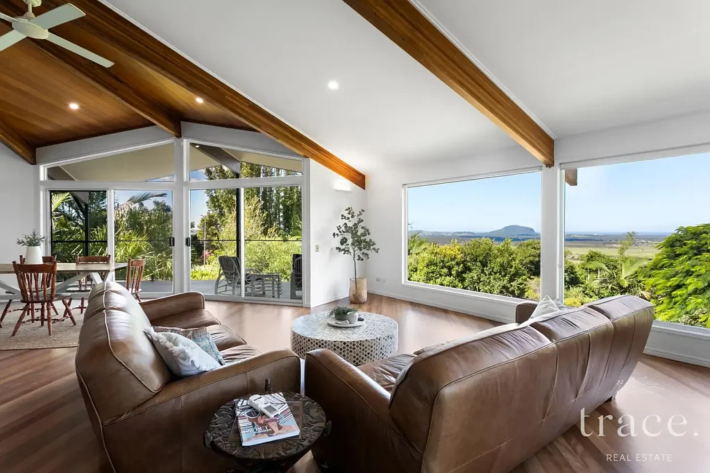 Maroochy River 4房  Exceptional Value with Sea views & Dual Living