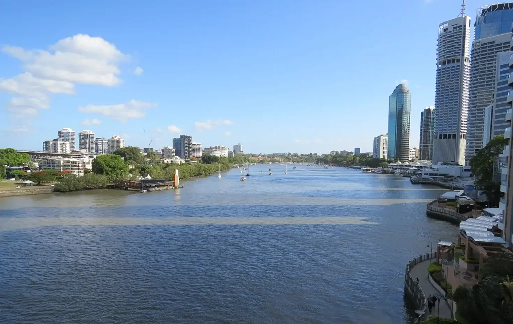 ADMIRALTY TOWERS ONE - 2 BEDROOMS � FULLY FURNISHED