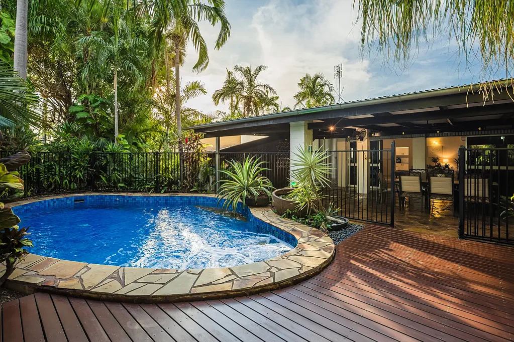 Nakara 4कमरा Space, Privacy & Poolside Entertaining