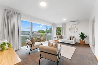 1/100 Bond Crescent, Forrest Hill, North Shore City