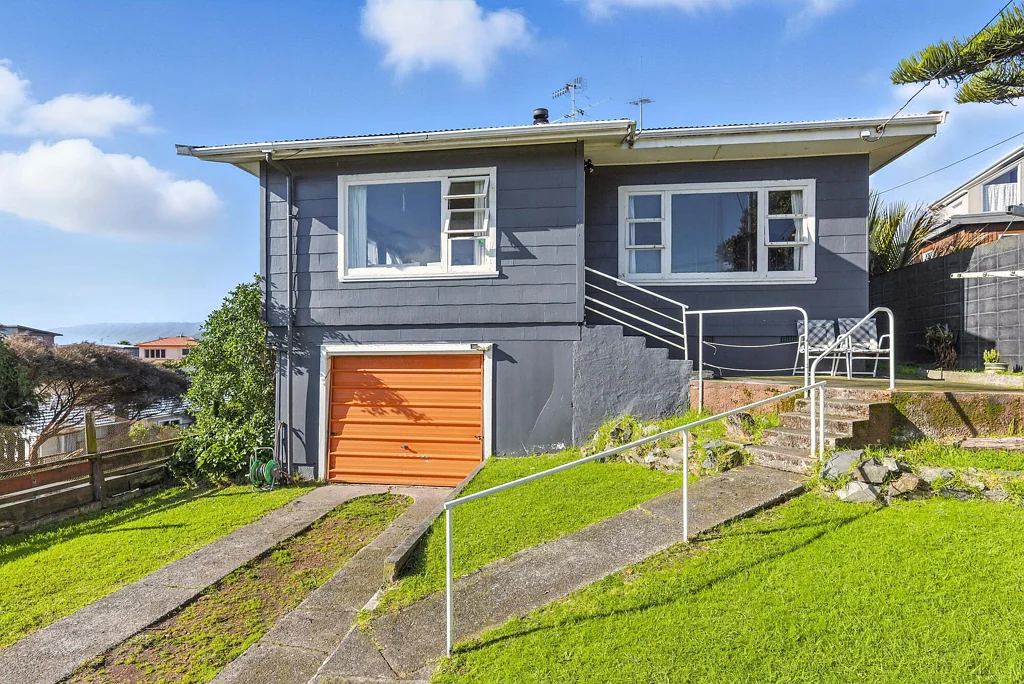Raumati Beach 2chambre Unlock the potential; Ocean views included