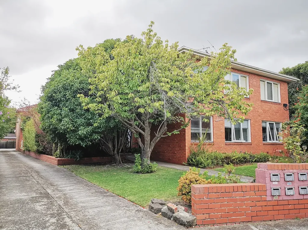 Well-Maintained One-Bedroom Apartment in Convenient Location
