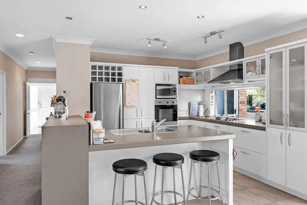 48 Aberdeen Crescent, Wattle Downs, Manukau City, Auckland