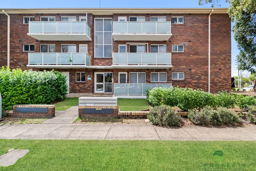 SPACIOUS AND LIGHT FILLED HOME IN PERFECT LOCATION