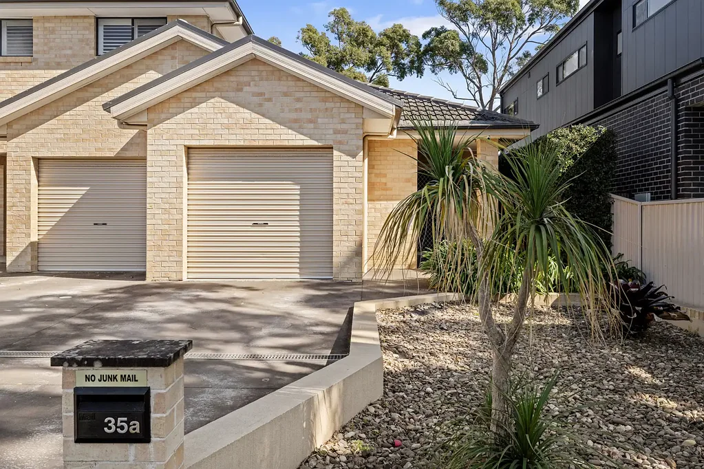 Caringbah 3બેડરૂમ Beautifully Renovated Single-Level Duplex