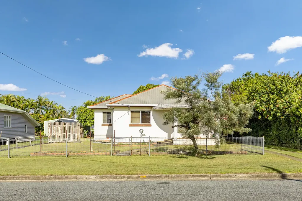 Maryborough 2બેડરૂમ Character Home Packed with Potential in a Prime Location