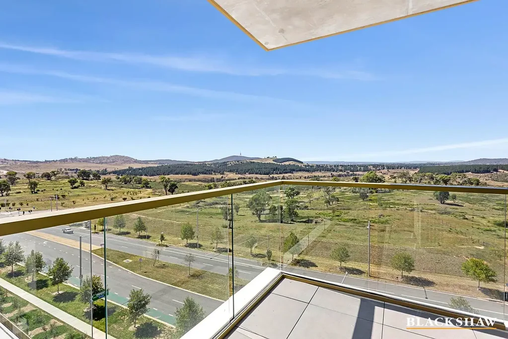 Breathtaking views from prime North-East Sub-Penthouse